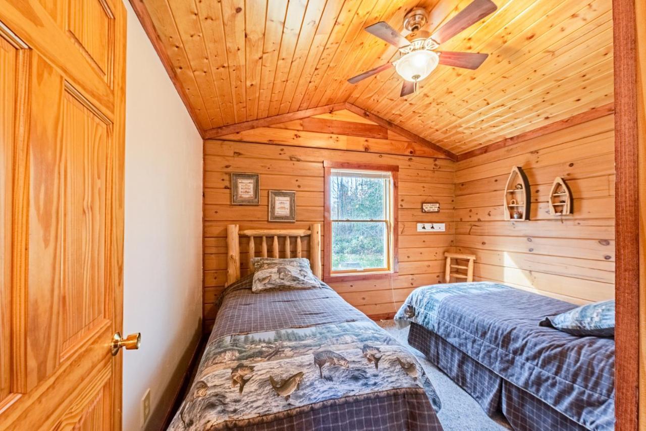Hotel Spur Of The Moment Ranch Mountain Exterior foto