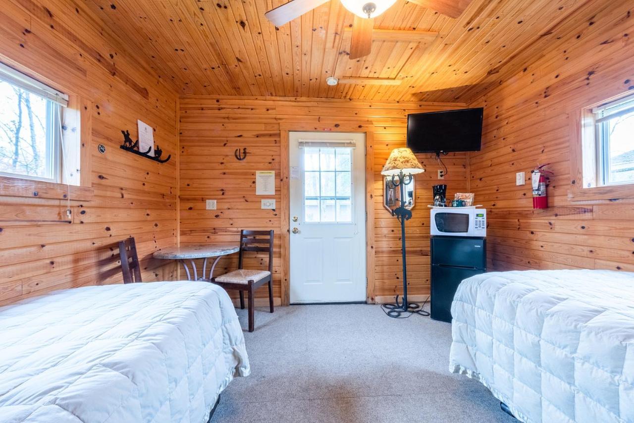Hotel Spur Of The Moment Ranch Mountain Exterior foto