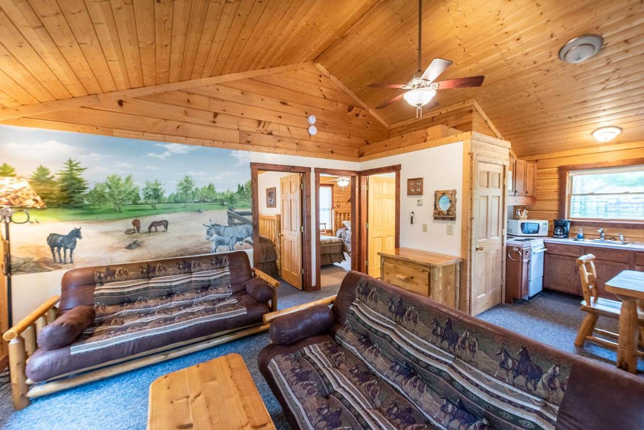 Hotel Spur Of The Moment Ranch Mountain Exterior foto