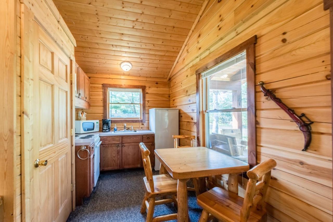 Hotel Spur Of The Moment Ranch Mountain Exterior foto
