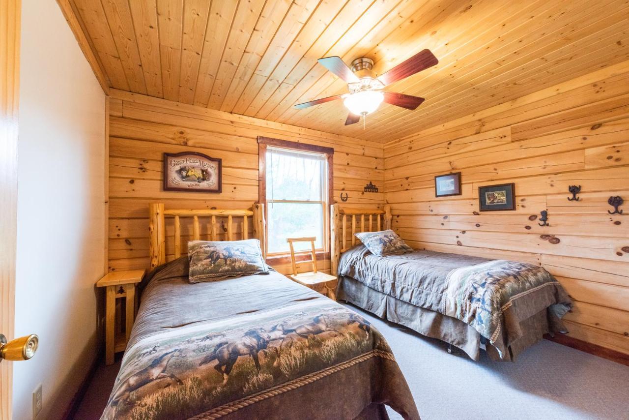 Hotel Spur Of The Moment Ranch Mountain Exterior foto
