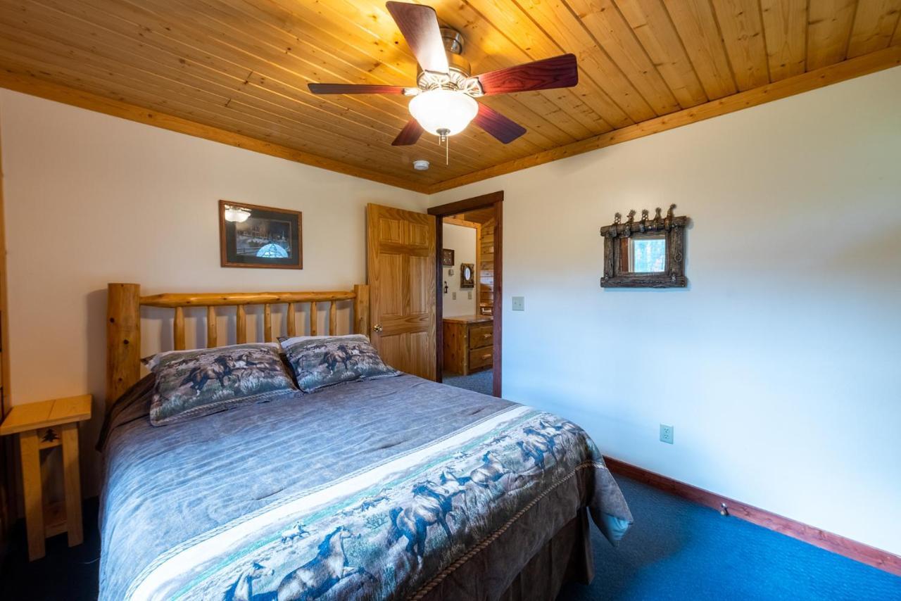 Hotel Spur Of The Moment Ranch Mountain Exterior foto